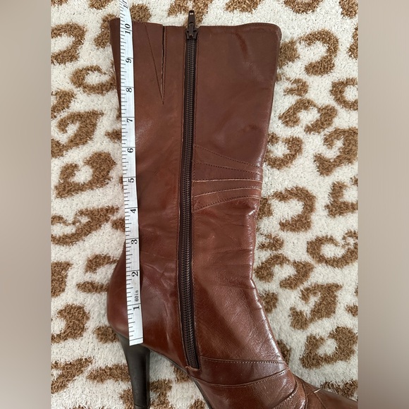 Gianni Bini brown boot. Size 6. - Picture 9 of 10